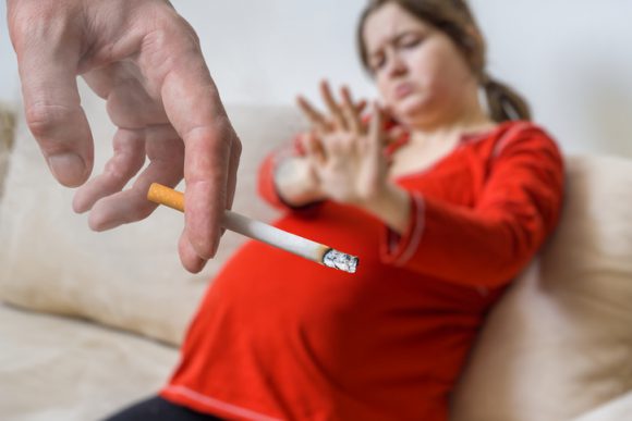 임신 중 간접흡연, 아이 6세 때 폐기능 약화  (연구)