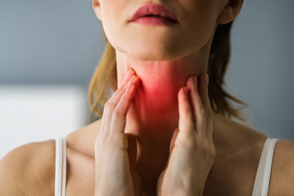 기침, 이물감… 목 통증 완화하는 방법 6