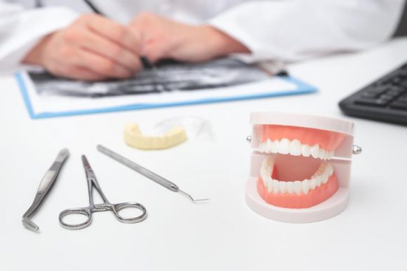 치과 치료 미루면 안 되는 이유 4