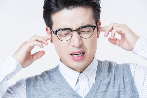 “잘 안 들려”… 청력 손상 일으키는 원인 7