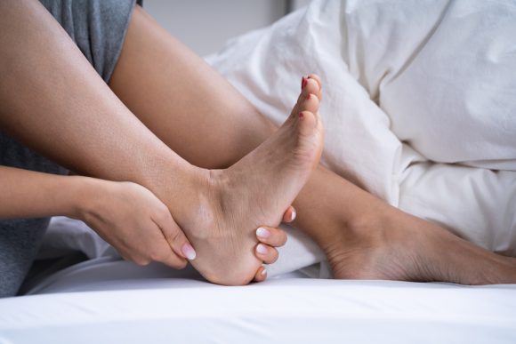 발에 통증을 일으키는 원인과 해결책 4