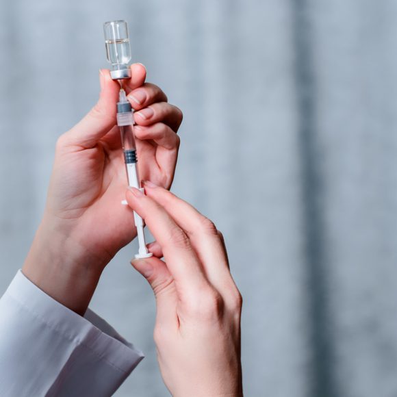 백신 대용으로…美 FDA, AZ 항체주사 긴급 승인