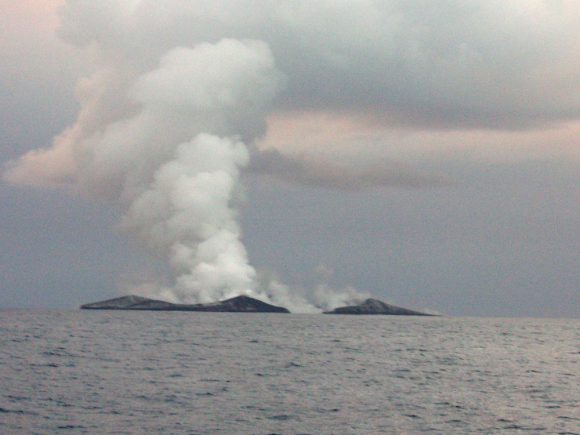 통가, 해저 화산 폭발로 10만 인구 보건 위기