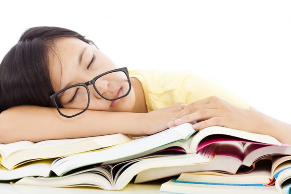 잠 덜 자는 학생, 단음식 더 먹는다 (연구)