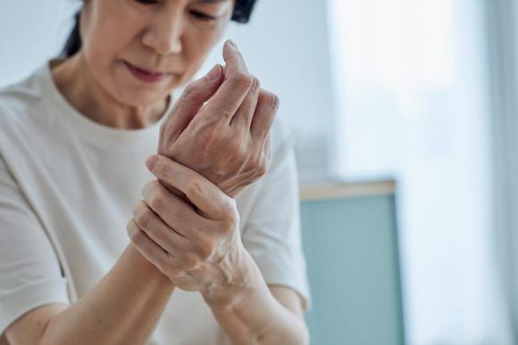 주부 괴롭히는 손목터널증후군… 자가진단법은?