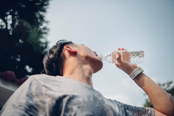 ﻿건강에 좋다는 물, 너무 마시면 어떻게 될까?