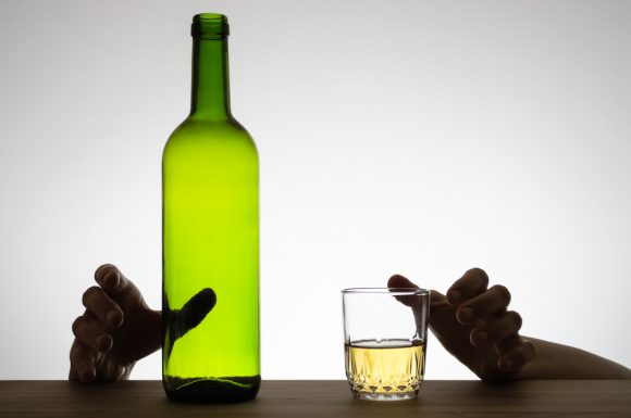 ﻿남성이 여성보다 알코올 중독에 취약한 이유