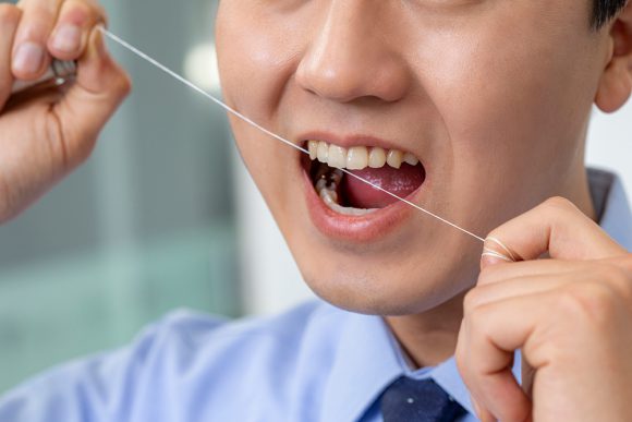 ﻿치과 전문의들이 ‘치실’ 사용을 강조하는 이유