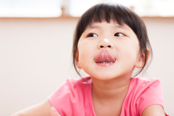 ﻿아이들이 집중할 때 혀를 내미는 과학적인 이유