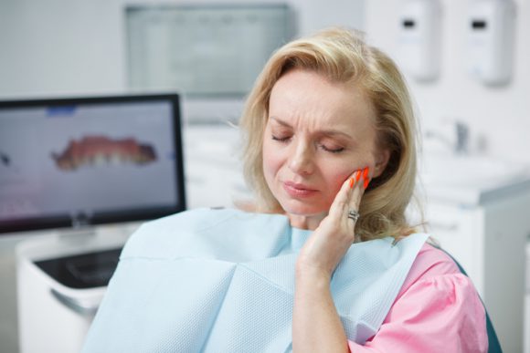 치아와 턱을 아프게 하는 7가지 요인들