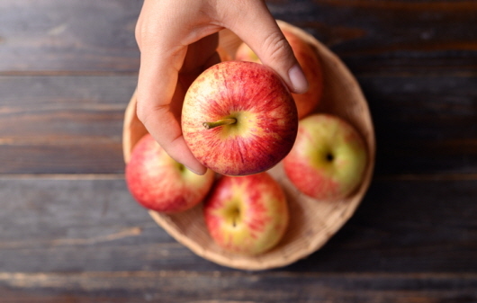 A woman who likes to eat apples, is there a big change in middle age?