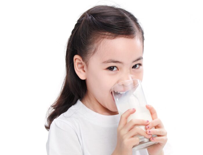아침에 우리 아이가 마신 우유가 가짜라고…우유에 대한 진실은