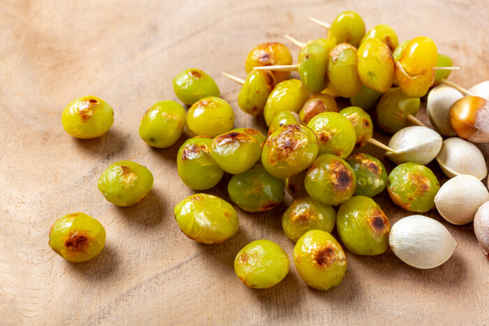 Can I pick and eat ginkgo berries that have fallen on the street?