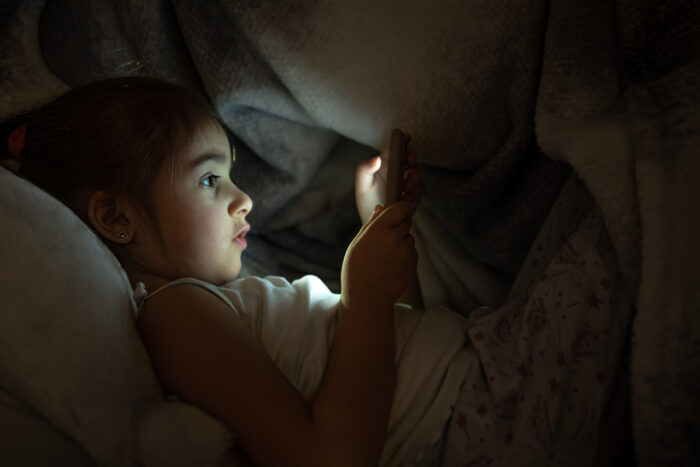 주말에 늦게 자는 아이, 뚱뚱해질 위험 ↑ (연구)