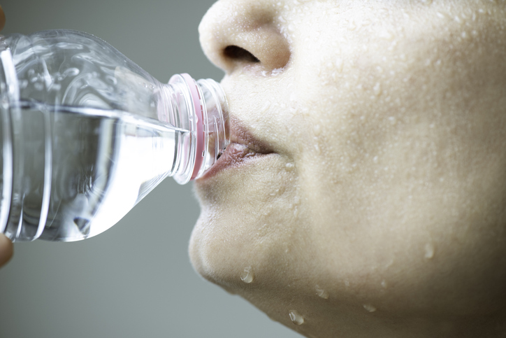 Últimamente bebo mucha agua y orino a menudo… ¿podría ser diabetes?