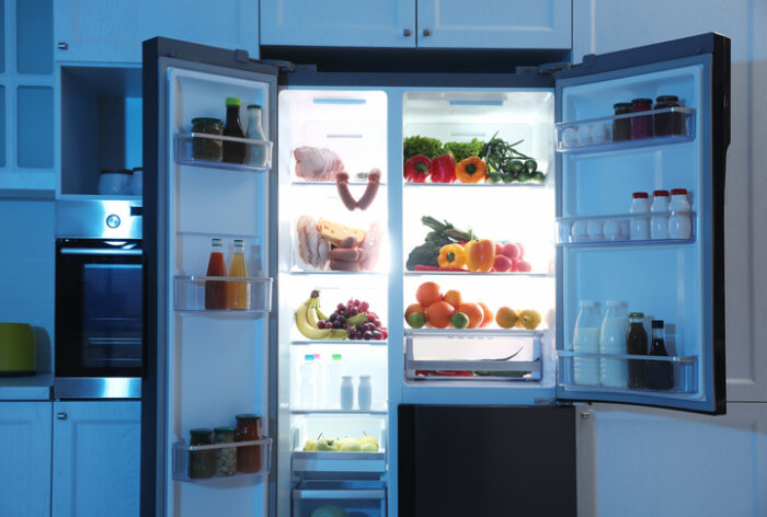 여름에 더 자주 열게 되는 냉장고, 청소법은?