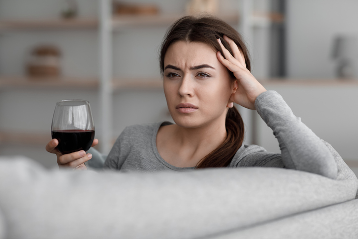 유독 레드 와인 마실 때 머리가 아픈 이유는?
