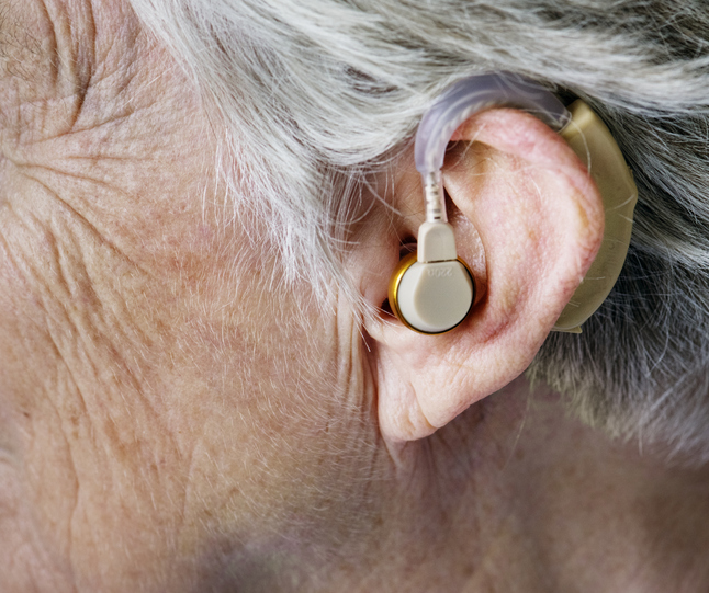 보청기, 청력 넘어 생존템? “수명 연장 도와”