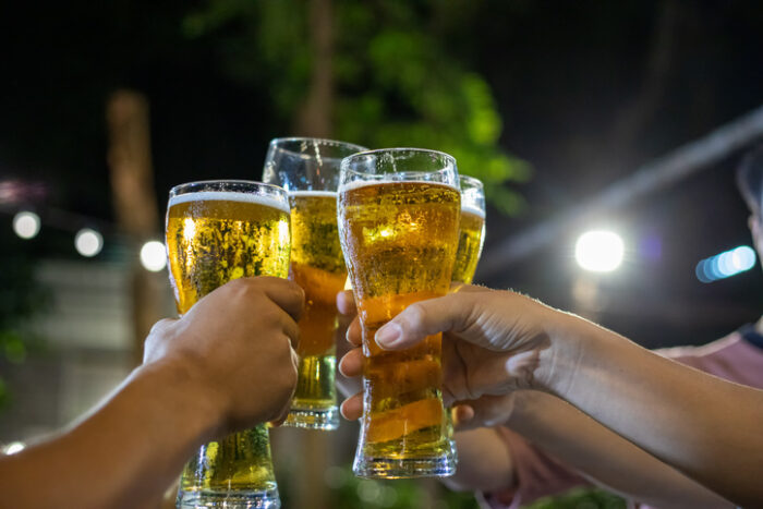 장 건강 전문가가 말하는 음주가 배변에 영향을 미치는 이유