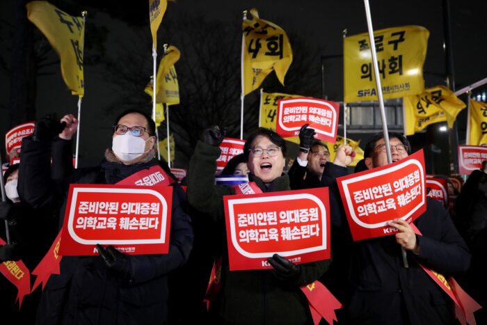 서울시의사회, 대통령실 앞 궐기대회…”무법적 협박 중단해야”