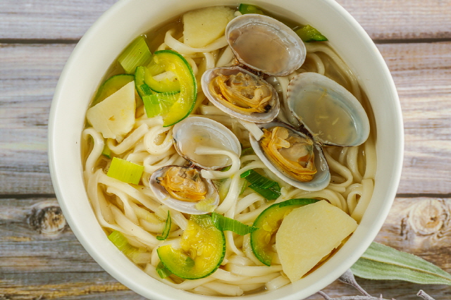 Eating Noodles with Onions and Zucchini for Blood Sugar Control