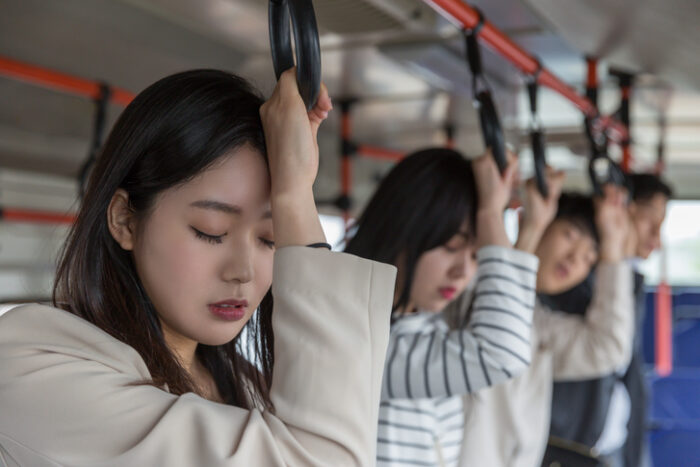 “출근 생각하니 벌써 피곤”…월요병 없애려면 ‘이때’ 잠 잘 자야 - 코메디닷컴