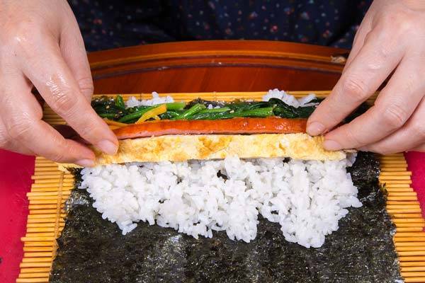 El kimbap no tiene la culpa, pero ¿es el “principal culpable” de subir la glucosa?… Al prepararlo ‘así’, ¿cambia el pico de azúcar en sangre?