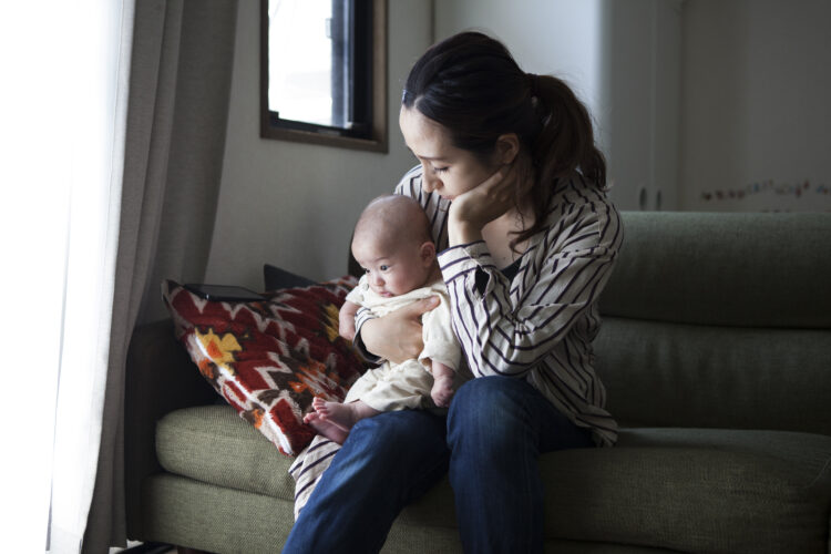 「母親が食べたマイクロプラスチックは母乳と混ざり、子供の免疫力を阻害します。」