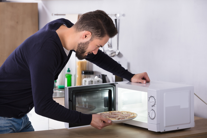 « Je le réchauffe tout de suite et j’en mange souvent »… Les plats prêts à consommer, particulièrement mauvais pour les hommes : pourquoi ?
