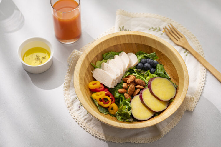 «Como ensalada y no adelgazo»: el ‘culpable’ que puede estar saboteando tu dieta