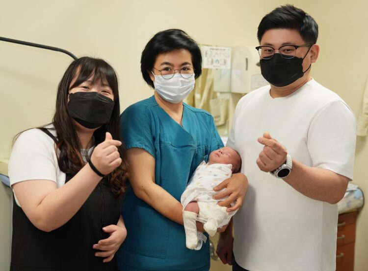 Récord en Corea del Sur de «parto diferido» tras un embarazo gemelar: 22 semanas entre la pérdida del primer feto y el nacimiento del segundo