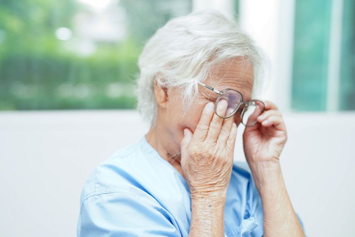 ¿La degeneración macular causa cataratas? La razón real por la que suelen detectarse juntas