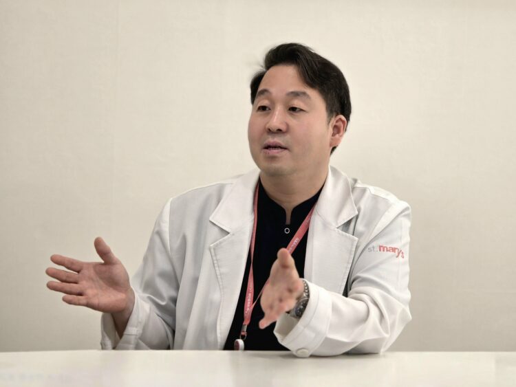 ¿Es más segura la cesárea a partir de los 35? «El parto vaginal tiene muchas menos complicaciones y la recuperación es más rápida»