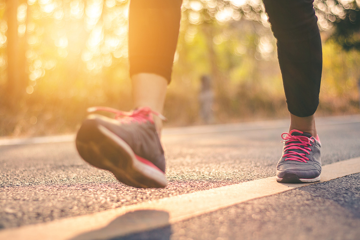 ¿Cuántos minutos se tarda en caminar 1,6 km? La velocidad adecuada cambia con la edad