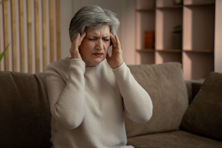 Migraña en mayores: un año de «esto» reduce los días de dolor de cabeza en el 70% de los pacientes