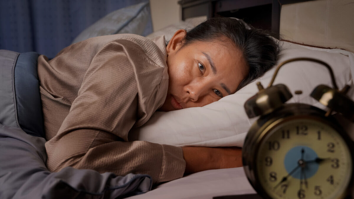 ¿Dormir poco eleva la glucosa en sangre? Seis causas inesperadas que pueden dispararla