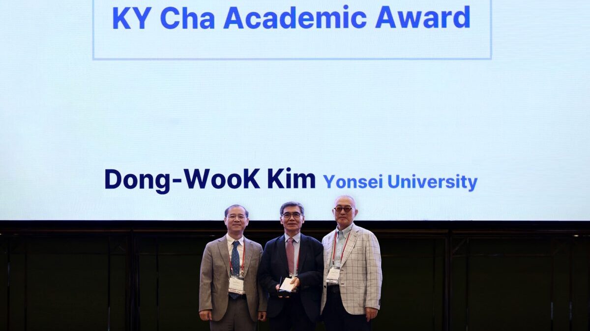 Terapia con células madre contra el párkinson: el profesor Kim Dong-wook recibe el Premio Académico Cha Kwang-ryul