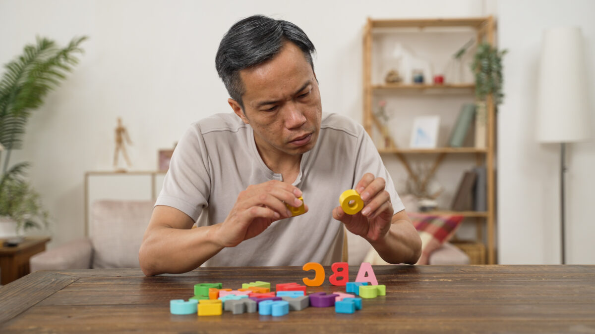 “3가지 손동작 해보세요”…신경과 의사가 추천한 초간단 치매 테스트