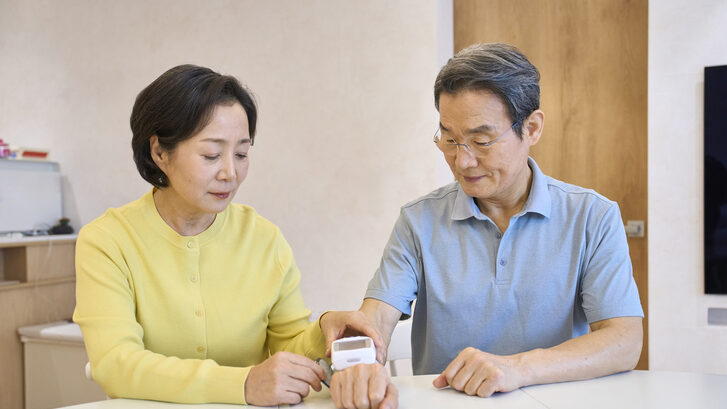 중년에 ‘이 세 가지’ 피했더니...치매 없이 사는 기간 13년 늘었다