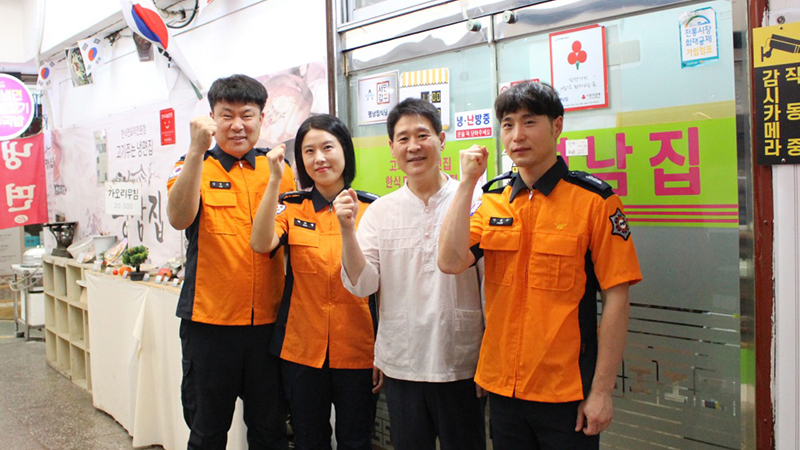 소방차 포기하고 골목 뛴 대원들…멎은 심장, 결국 다시 뛰었다