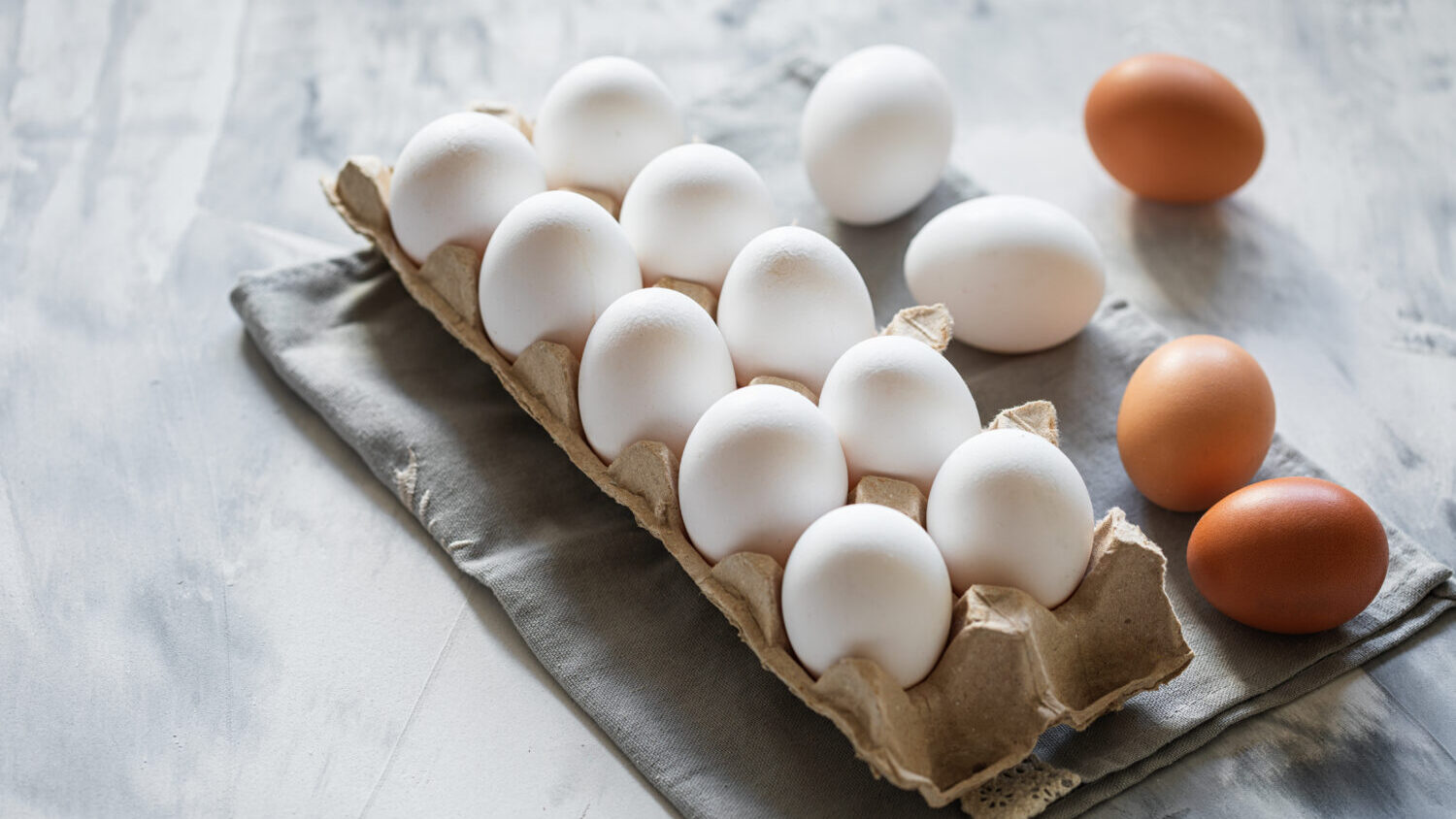 ¿Marrón o blanco? ¿Bienestar animal? Los criterios que de verdad importan para elegir buenos huevos